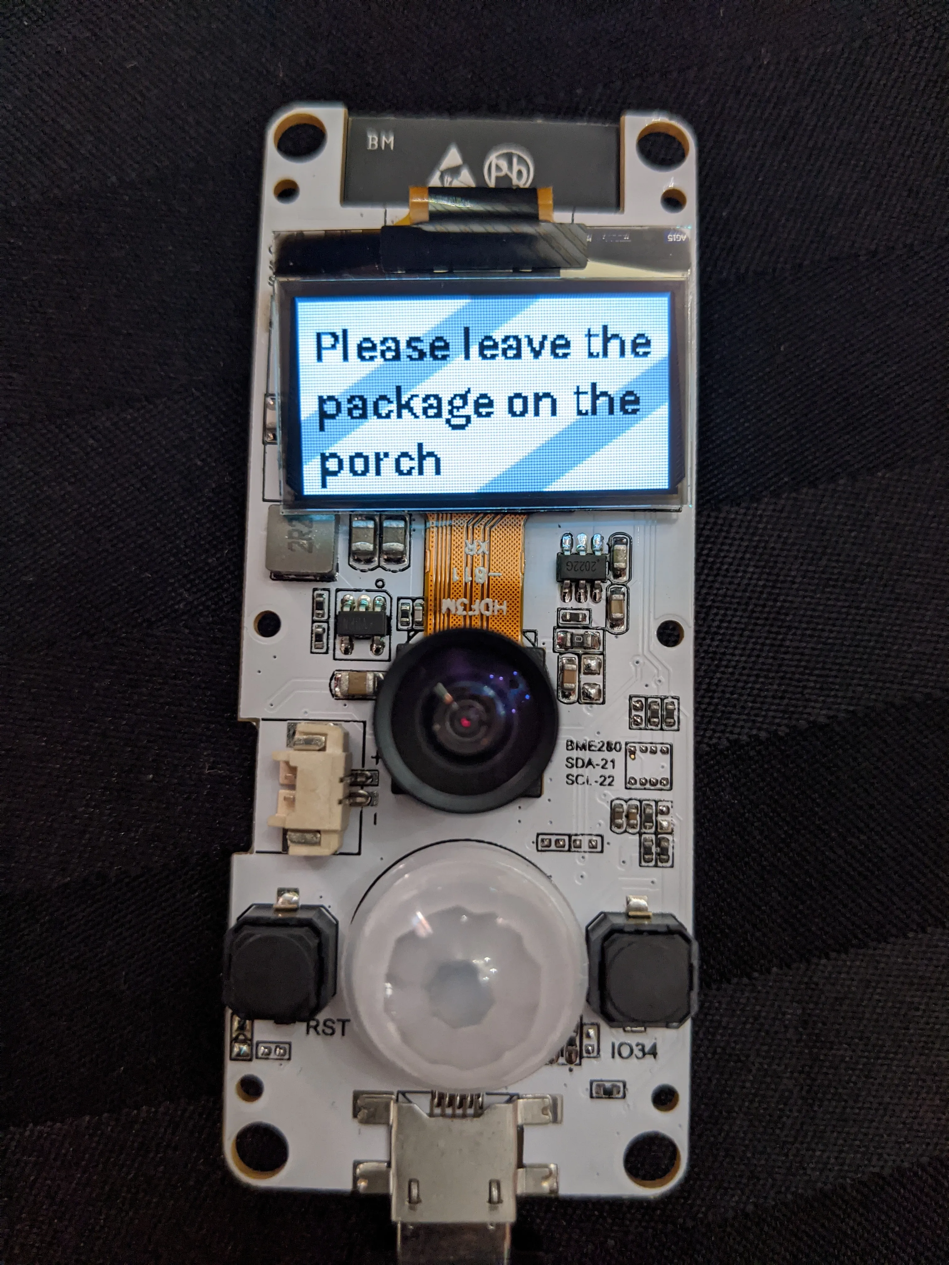 Doorbell displaying a user-provided message